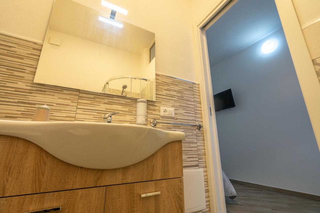 Domoblu Camere In Centro ตอร์โตลี ภายนอก รูปภาพ