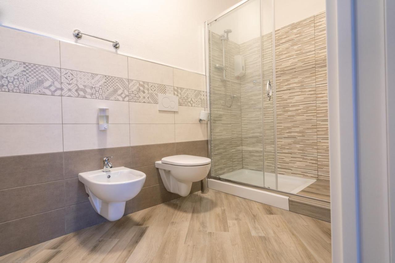 Domoblu Camere In Centro ตอร์โตลี ภายนอก รูปภาพ