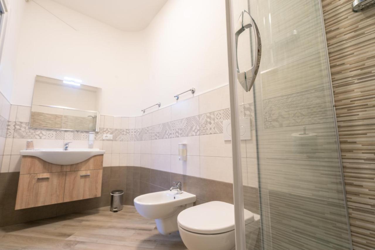 Domoblu Camere In Centro ตอร์โตลี ภายนอก รูปภาพ