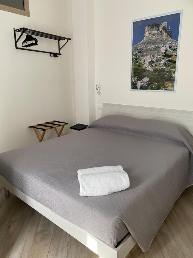 Domoblu Camere In Centro ตอร์โตลี ภายนอก รูปภาพ